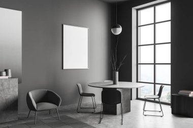 İçinde sandalyeler ve gri beton zeminde masa olan karanlık bir yemek odası. Kırsal kesimdeki panoramik pencerenin yanında sanat dekorasyonu. Model poster. 3B görüntüleme