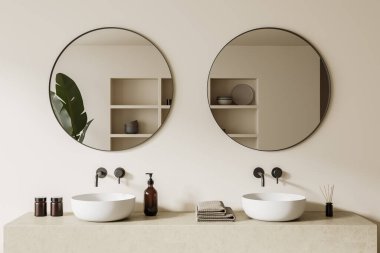 Çift lavabolu ve yuvarlak aynalı şık bir banyo, banyo aksesuarlı bej beton güverte, sazlık ayırıcı ve banyo jeli. 3B görüntüleme