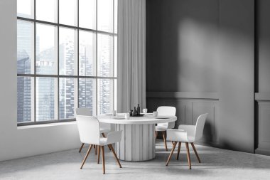 Yemek masası, beyaz sandalyeler, yan görüş, gri beton zemin. Singapur şehir manzarasında panoramik pencere. Model boş duvar, 3B görüntüleme
