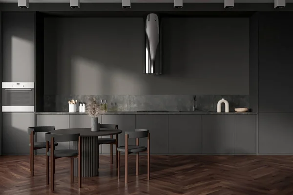 深色厨房内部 硬木地板上有椅子和餐桌 洗涤槽和厨房用具 甲板上有碗碟 豪华公寓的现代烹饪空间 3D渲染 — 图库照片