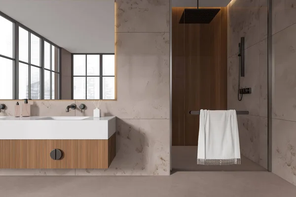 Interieur Des Stilvollen Badezimmers Mit Dunklen Marmorwänden Betonboden Doppelwaschbecken Mit — Stockfoto