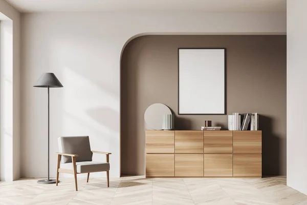 Beige Chill Room Interieur Mit Holzkommode Und Sessel Lampe Auf — Stockfoto