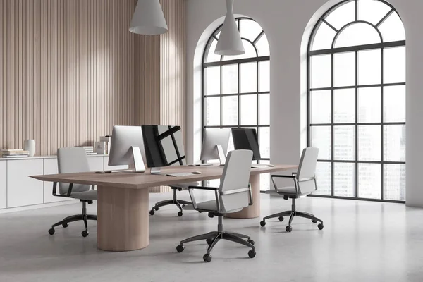 White Office Interior Armchairs Computer Shared Table Side View Light — Stock Photo, Image