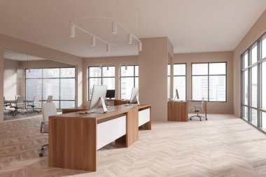 Cam kapılar ve yan görüş ardında çalışma ve konferans odaları olan modern bir iç mekan. Masa başı bilgisayar, gökdelenlerde panoramik pencere. 3B görüntüleme