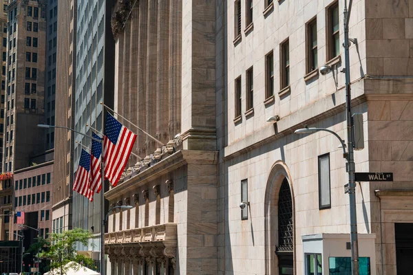 New York Wall Street Stock Exchange Building American Flags Concept — Stock Photo, Image