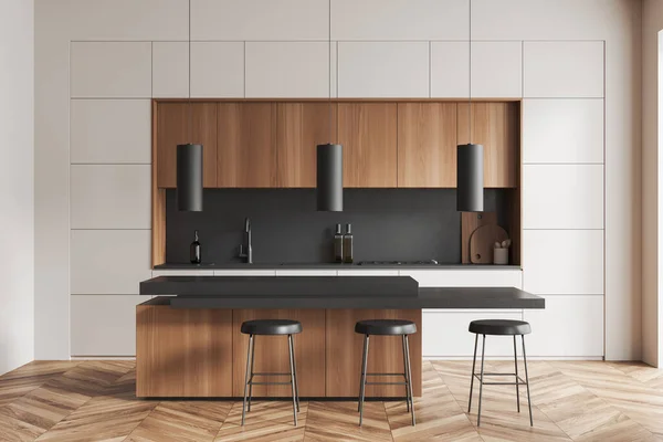 Stilvolle Wohnküche Mit Barinsel Drei Hockern Und Holzregalen Mit Geschirr — Stockfoto