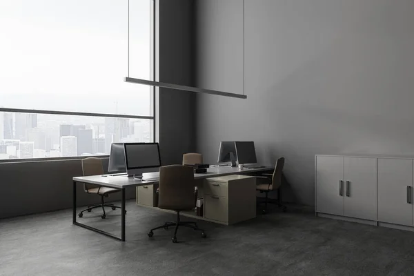 Interno Ufficio Moderno Con Pareti Grigie Pavimento Cemento Tavolo Computer — Foto Stock