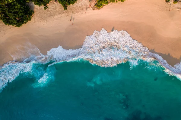Dron Powietrzny Widok Góry Strzał Białego Piasku Plaży Indyjski Brzeg — Zdjęcie stockowe
