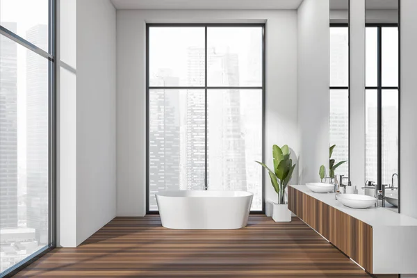 Interior Banheiro Branco Com Banheira Pia Dupla Com Espelho Deck — Fotografia de Stock