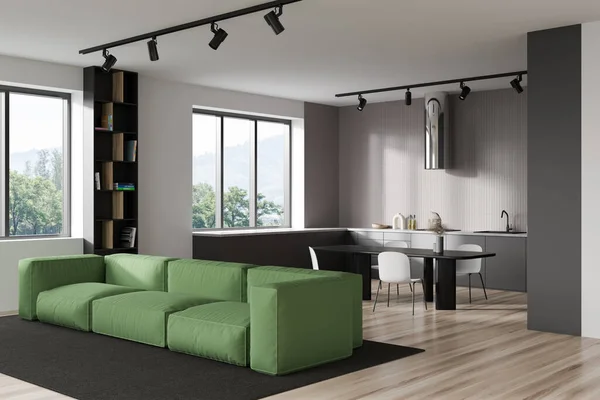 Helle Kücheneinrichtung Mit Chill Space Sofa Und Esstisch Mit Stühlen — Stockfoto