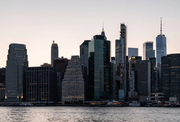 Akşamları New York Gökdelenlerinde Işıklar New York Amerika Birleşik Devletleri — Stok fotoğraf