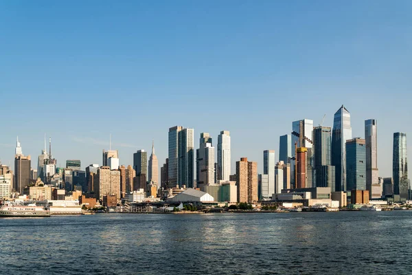 Величественный Силуэт Нью Йорка Ясный День Нью Йорк Соединенные Штаты — стоковое фото