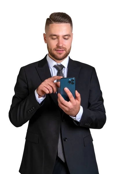 ビジネスマンの指の手で携帯電話に触れると 笑顔の肖像画の白い背景に孤立した ビジネスネットワーク ソーシャルメディア インターネットの概念 — ストック写真