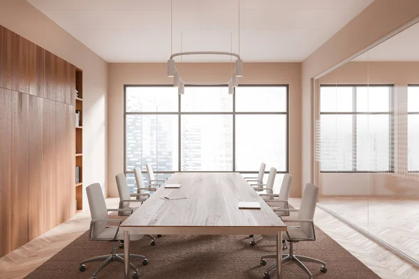 Beige Bürokonferenzmöbel Aus Holz Mit Sesseln Und Laptop Bord Teppich — Stockfoto