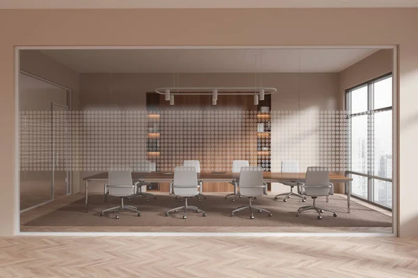 现代商务会议内部有扶手椅和木板 玻璃门和硬木地板 有全景城市视野的商务会议室 3D渲染 — 图库照片