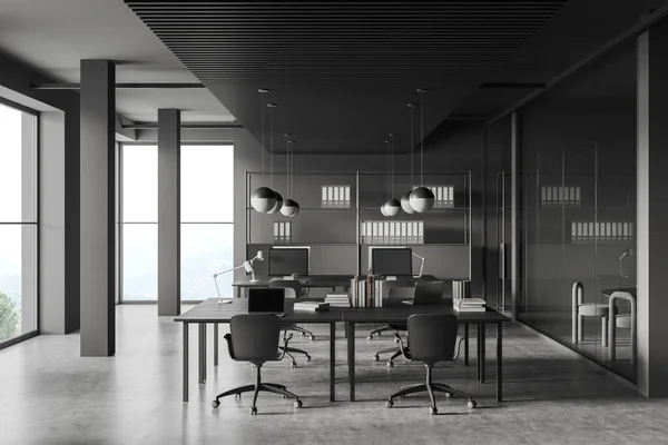 Dunkler Büroinnenraum Mit Coworking Bereich Und Konferenzraum Hinter Glastüren Arbeitsecke — Stockfoto