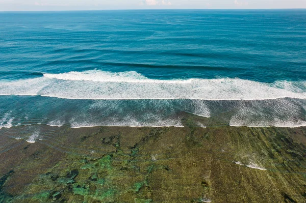 Drone Powietrzny Strzał Panoramiczny Widok Skalistą Plażę Rafy Indyjski Brzeg — Zdjęcie stockowe