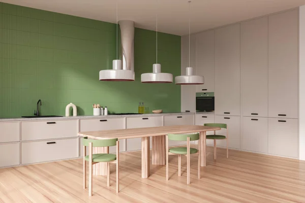 Witte Keuken Interieur Met Stoelen Eettafel Hardhouten Vloer Zijaanzicht Keukengerei — Stockfoto
