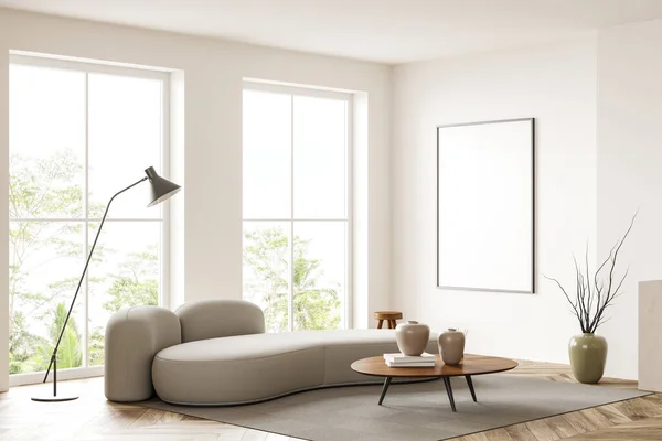 Weiße Wohnzimmereinrichtung Mit Sofa Seitenblick Couchtisch Mit Dekoration Auf Teppich — Stockfoto