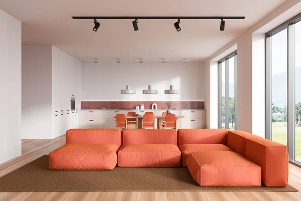 Hvid Atelier Interiør Med Sofa Spisebord Panoramavindue Landet Udsigt Madlavningsområde - Stock-foto