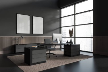 Gri ve biege duvarları, karanlık zemini, gri bilgisayar masası ve iki dikey maket posteriyle şık CEO ofisinin köşesi. Bulanık şehir manzaralı bir pencere. 3d oluşturma