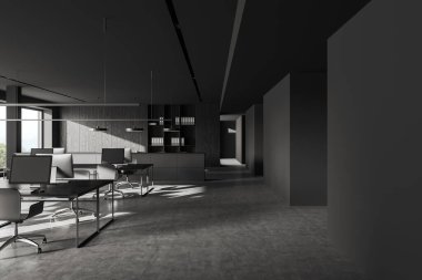 Çalışma alanı olan karanlık ofis içi, dizili rafları olan bilgisayar sıraları. Kırsal kesimde panoramik pencereli modern iş odası tasarımı. 3B görüntüleme