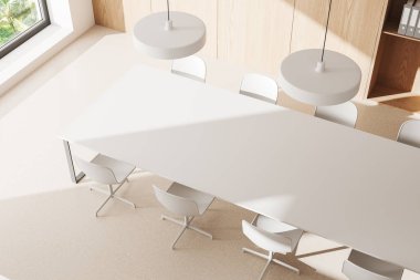 Beyaz iş odası manzarası. İçi sandalyeler, beyaz toplantı masası, parlak beton zemin. Rafı ve penceresi olan ofis konferans köşesi. 3B görüntüleme