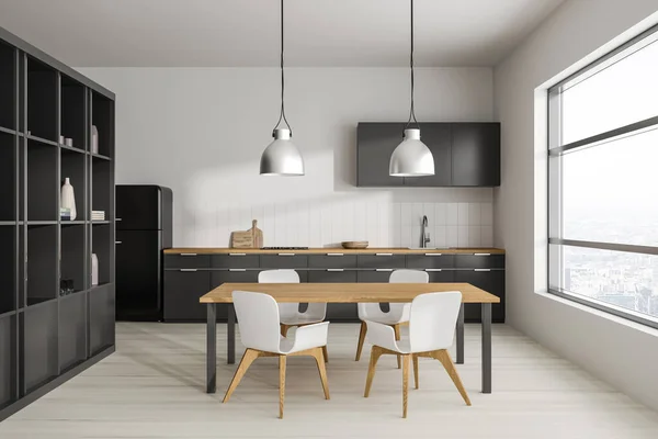 现代厨房的内部有白色的墙壁 木制的地板 灰色的橱柜 有白色椅子的大餐桌和窗户与模糊的城市景观 左边的布告栏3D渲染 — 图库照片