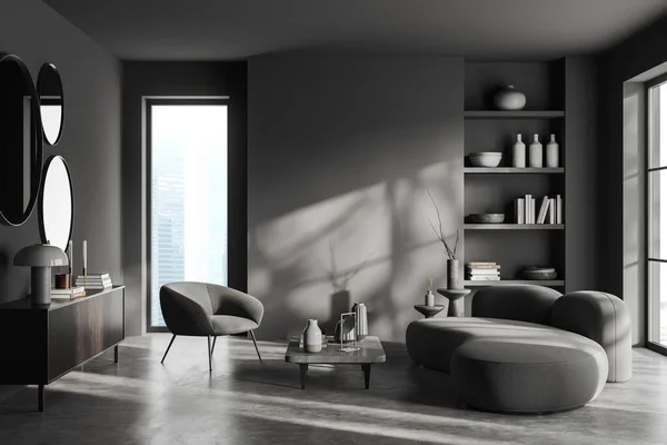 Dunkles Wohnzimmer Mit Sofa Und Sessel Regal Mit Dekoration Und — Stockfoto