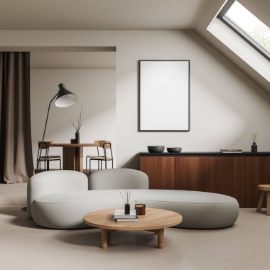 Bej oturma odasının içinde kanepe, kürsüde yemek masası olan sandalyeler, dekorasyonlu çekmece ve açık beton zeminde tabure, pencere. Boş bir poster hazırla. 3B görüntüleme