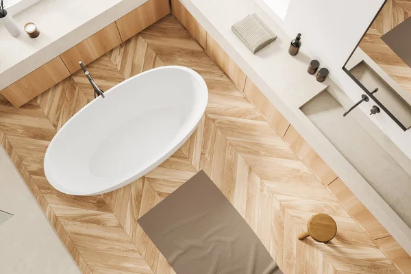 Vista Superior Interior Banheiro Branco Com Banheira Chão Madeira Canto — Fotografia de Stock