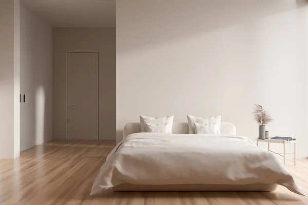 Cama Interior Quarto Branco Com Mesa Cabeceira Chão Madeira Apartamento — Fotografia de Stock