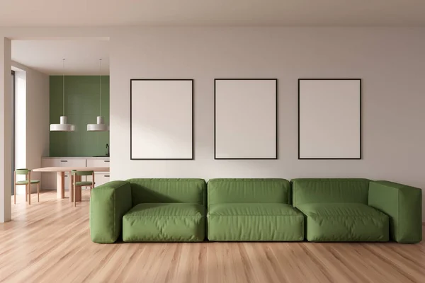 Interior Dapur Ringan Dengan Lounge Zone Sofa Dan Meja Makan — Stok Foto