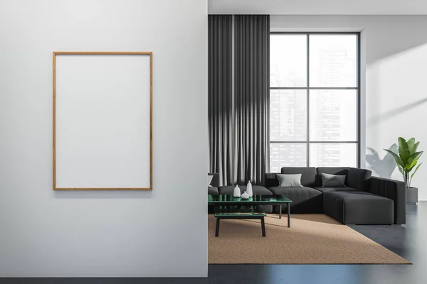 Weiße Wohnzimmereinrichtung Mit Schwarzem Sofa Und Couchtisch Dunkler Betonboden Panoramafenster — Stockfoto