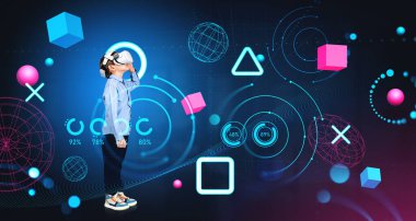 Gözlüklü çocuk tam boy, eğlence ve metaevrende eğitim. Geometrik rakamlara ve istatistiklere bakıyorum. Video oyunları ve gelecek teknolojisi kavramı