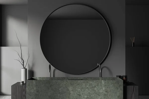Σκούρο Εσωτερικό Μπάνιο Πράσινο Νεροχύτη Και Διπλές Βρύσες Μεγάλο Στρογγυλό — Φωτογραφία Αρχείου