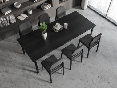 İçi karanlık oturma odası manzaralı sandalyeler ve yemek masası, gri beton zemin dekorasyonlu raflar. Şehir manzarasında panoramik pencere. 3B görüntüleme