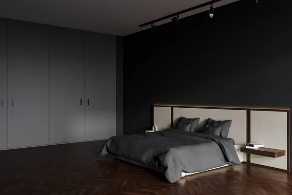 ベッド 空の灰色の壁 ワードローブ ベッドサイド 広葉樹の床と暗い寝室のインテリアのコーナービュー ミニマルデザインのコンセプト 3Dレンダリング — ストック写真