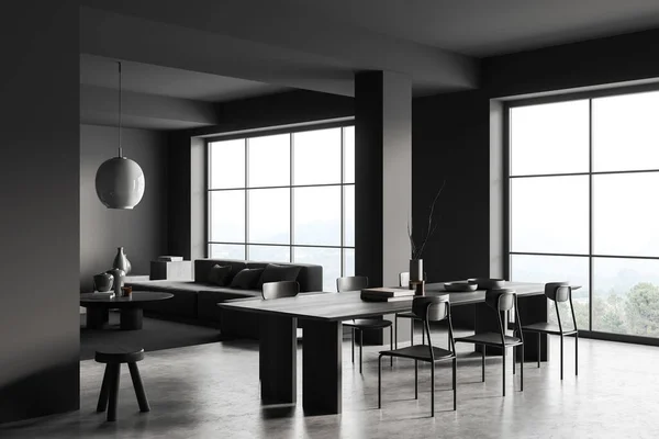 黑暗的客厅内部与餐桌和椅子 侧视图 沙发和咖啡餐桌与装饰灰色混凝土地板 乡村的全景窗户 3D渲染 — 图库照片