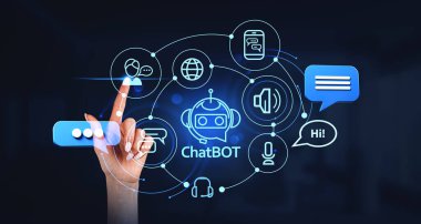 Koyu mavi arka plan üzerinde büyüleyici bir sohbet robotu arayüzü kullanan bir kadın eli. Yapay zeka ve makine öğrenimi kavramı