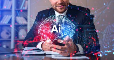 Akıllı telefonu olan bir iş adamı, yapay zeka teknolojisini kullanıyordu. Çizgileri ve ikili değerleri olan yapay zeka beyin hologramı. Sanal asistan ve makine öğrenme kavramı