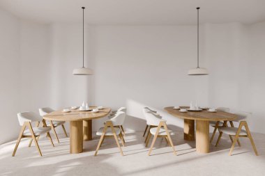 İki ahşap masalı samimi minimalist kafe, minimalist mobilyaları ve tabakları olan şık yemek odası, açık beton zemin. Restoranda modern yemek alanı. 3B görüntüleme