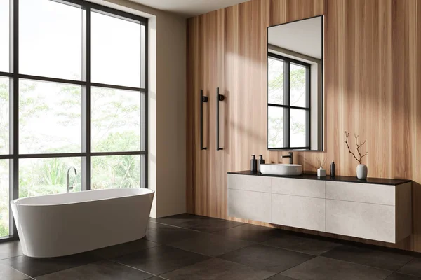 木制酒店浴室内部设有浴缸和浴缸 侧视图橱柜与最低限度的配件 米黄色混凝土瓷砖地板 热带地区的全景窗口 3D渲染 — 图库照片