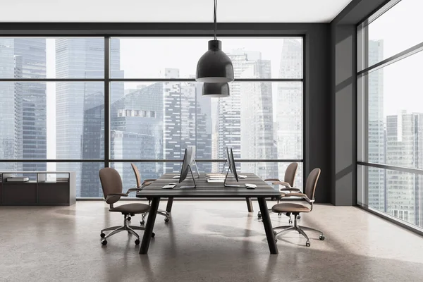 Graue Büroeinrichtung Mit Sesseln Reihe Auf Einem Gemeinsamen Tisch Beiger — Stockfoto