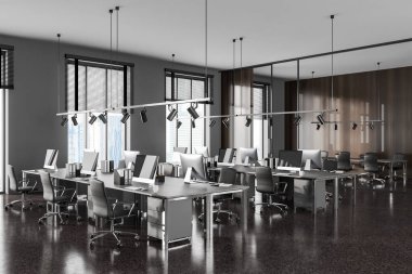 Ortak çalışma alanı olan karanlık bir iç mekan ve masa başında bilgisayar, yan görüş gri beton zemin. İş konferans odası ve gökdelenlerin panoramik penceresi. 3B görüntüleme