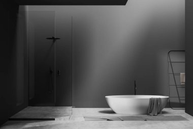 Duş ve küvetin olduğu koyu bir banyo, gri beton zeminde ayak havlusu. Aksesuarlı minimalist yıkama alanı. Kopya uzay duvarı. 3B görüntüleme