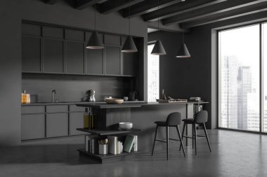 Barda sandalyeler, ada, yan görüş, gri beton zemin. Mutfak eşyaları ve sanat dekorasyonlu raflar. Şehir manzarası panoramik pencereli yemek köşesi. 3B görüntüleme