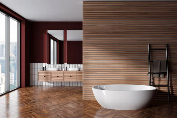 Interior Casa Banho Elegante Com Paredes Vermelhas Madeira Piso Madeira — Fotografia de Stock