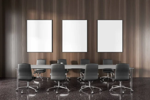 现代办公会议室的内部 有深色的木墙 石板地板 长长的灰色会议桌 椅子和三幅模拟海报 3D渲染 — 图库照片