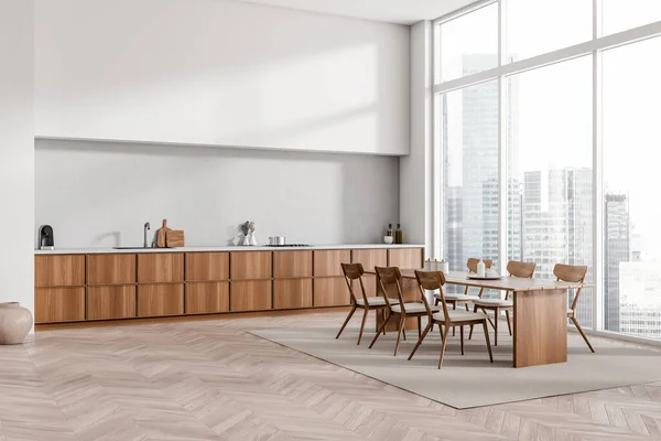 Eckblick Auf Helle Kücheneinrichtung Mit Esstisch Stühlen Schrank Weißer Wand — Stockfoto